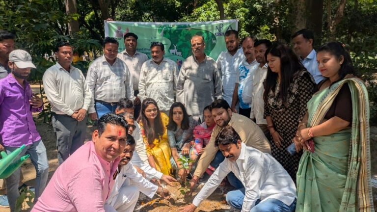पर्यावरण को शुद्ध रखने के लिए चेयरपर्सन और ईओ ने किया वृक्षारोपण
