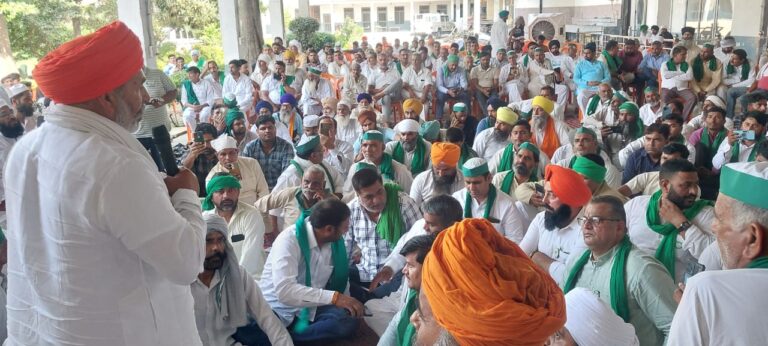 जब तक देवल गुरुद्वारे के सामने निर्माणधीन सड़क की समस्या का नहीं होता समाधान हाइवे पर ही चलेगा धरना: राकेश टिकैत