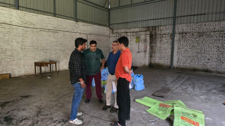 नकली उर्वरक व कीटनाशक प्रकरण में पुलिस ने दर्ज की रिपोर्ट, गोदाम का किया निरीक्षण