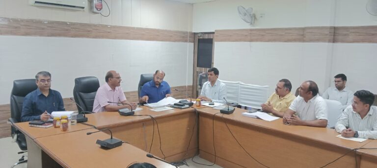 मौनपालन बाक्स व अन्य उपकरण को 22.57 लाख का प्रस्ताव रखा