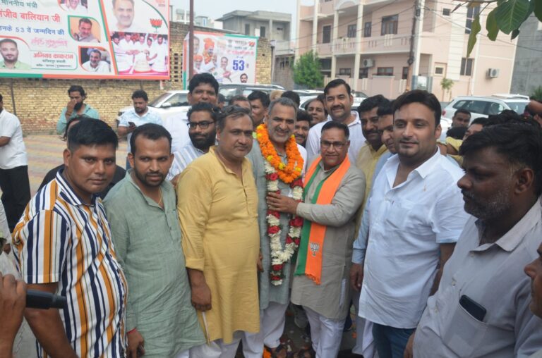 बैंड बाजे के साथ धूमधाम से मनाया पूर्व केंद्रीय मंत्री संजीव बालियान का अनोखा जन्मदिन