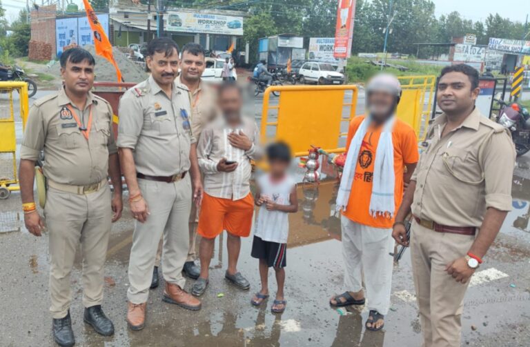 कावड़ यात्रा में खोये 9 वर्षीय भोले को उसके पिता से मिलवाया