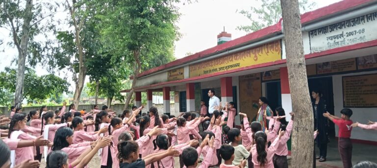 बीएसए ने  विकास खंड मोरना के अंतर्गत परिषदीय विद्यालयों का किया निरीक्षण, काफी बच्चे मिले अनुपस्थित