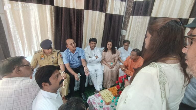 शहर का ड्रेनेज सिस्टम सुधारने को डीएम ने ईओ से मांगा प्लान