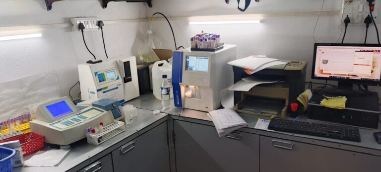 स्वास्थ्य विभाग ने कार्यवाही करते हुए दो लैब को किया सील