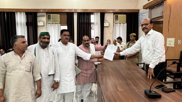 भाकियू अ. ने डीएम से की सर्विस रोड निर्माण कराने की मांग