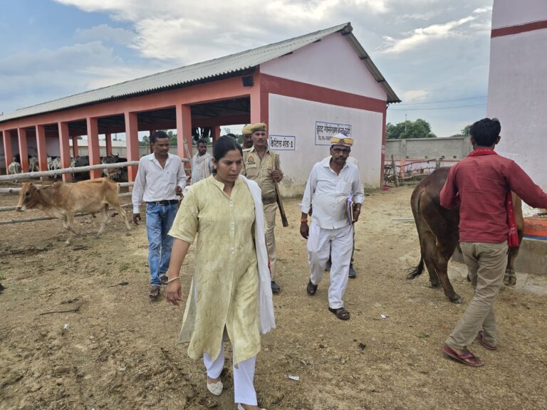 एसडीएम नानपारा मोनालिसा जौहरी ने किया वृहद गोसंरक्षण केंद्र-चर्दा का आकस्मिक निरीक्षण
