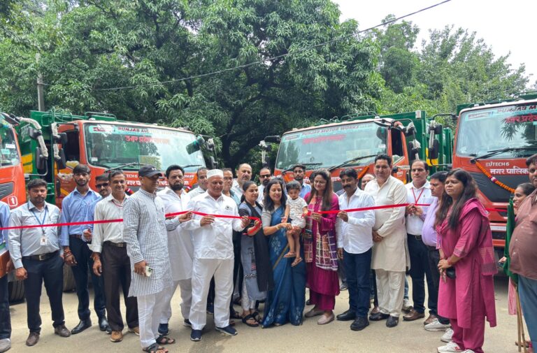 पांच नए कम्पेक्टर से शहर की सफाई में लगेंग चार चांद, चेयरपर्सन ने कम्पेक्टर का किया  उद्घाटन