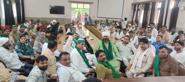 किसान दिवस में पुरबालियान की चकबंदी को लेकर हंगामा, सीओ चकबंदी को सस्पेंड करने की मांग