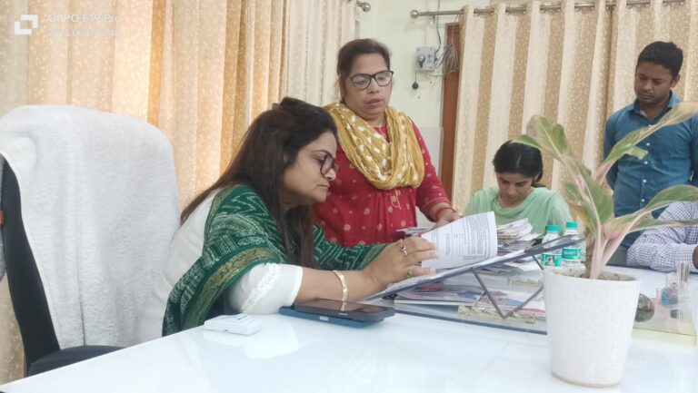 ईओ को वित्तीय अनियमितता में फंसाने का प्रयास, पकडा फर्जी चैक