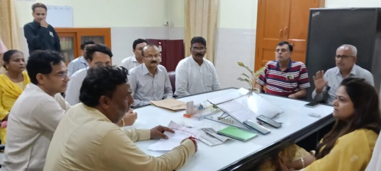 ईओ से हुई समझौता वार्ता के बाद तीसरे दिन खत्म हुई कर्मचारियों की हडताल