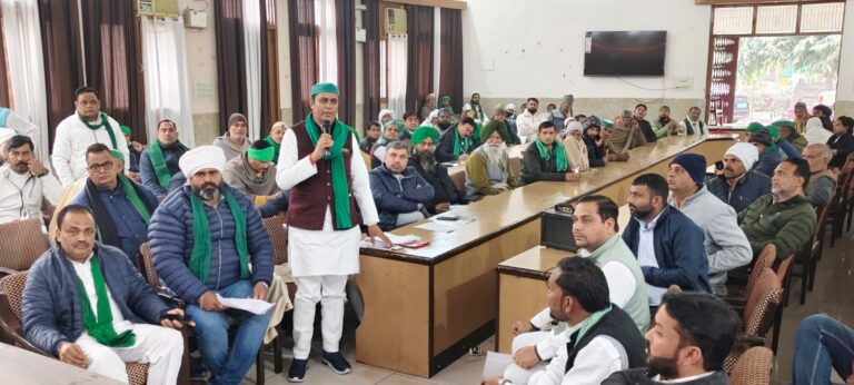 फैक्ट्र्रियों से हो रहे प्रदूषण को लेकर हंगामा, बाहर से आ रहे कचरे पर तत्काल लगे रोक