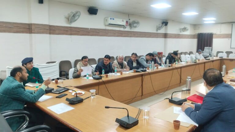 व्यापारियों की समस्याओं का समाधान करे संबंधित अधिकारी: सीडीओ