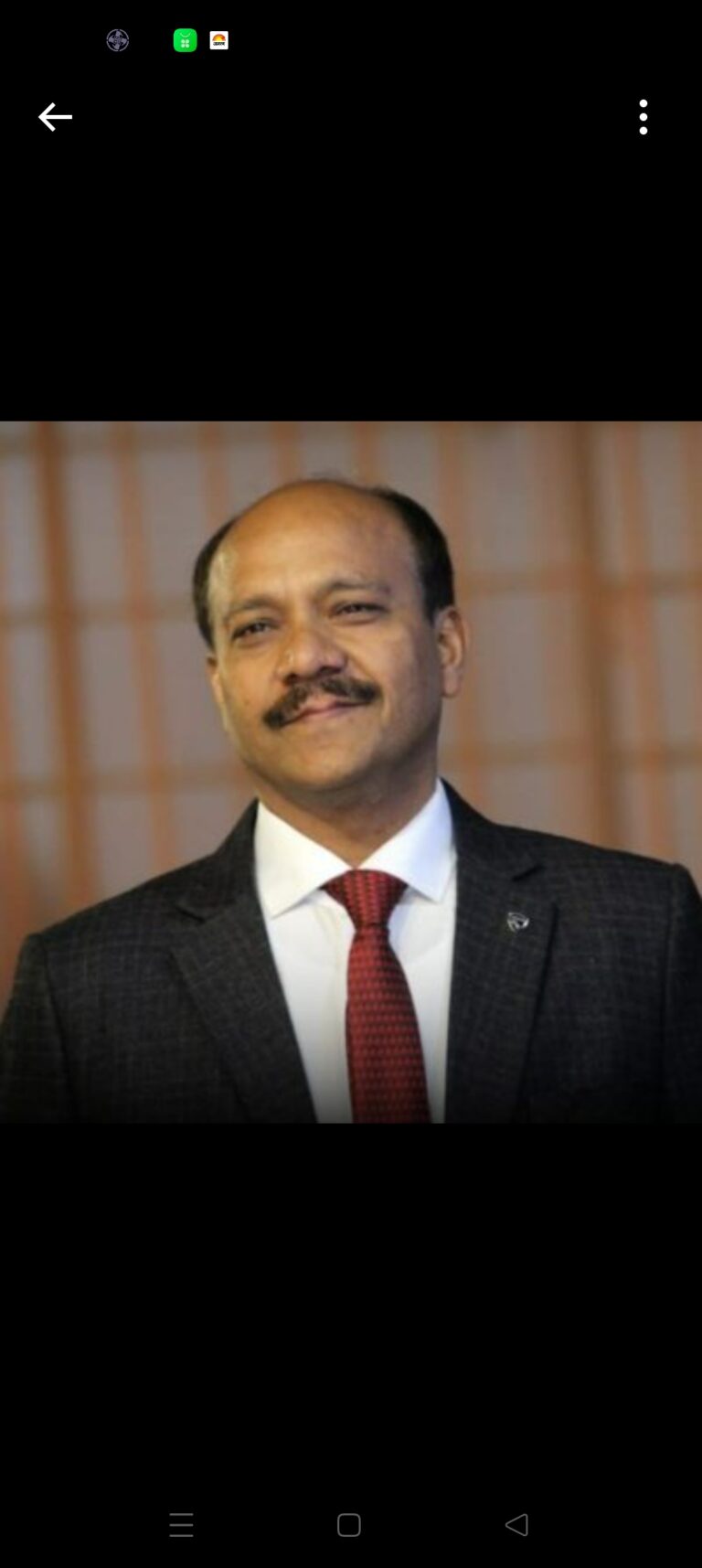 डीएम की बनाई फर्जी आईडी, सम्पर्क करें तो हो जाइए सावधान