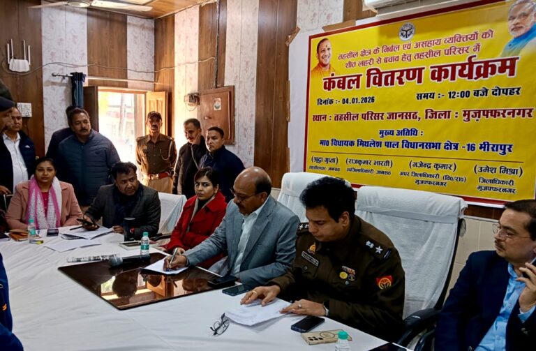 पात्र लोगों का रेन बसेरे तक पहुंचाने के लिए डीएम ने अधिकारियों की तय की जिम्मेदारी