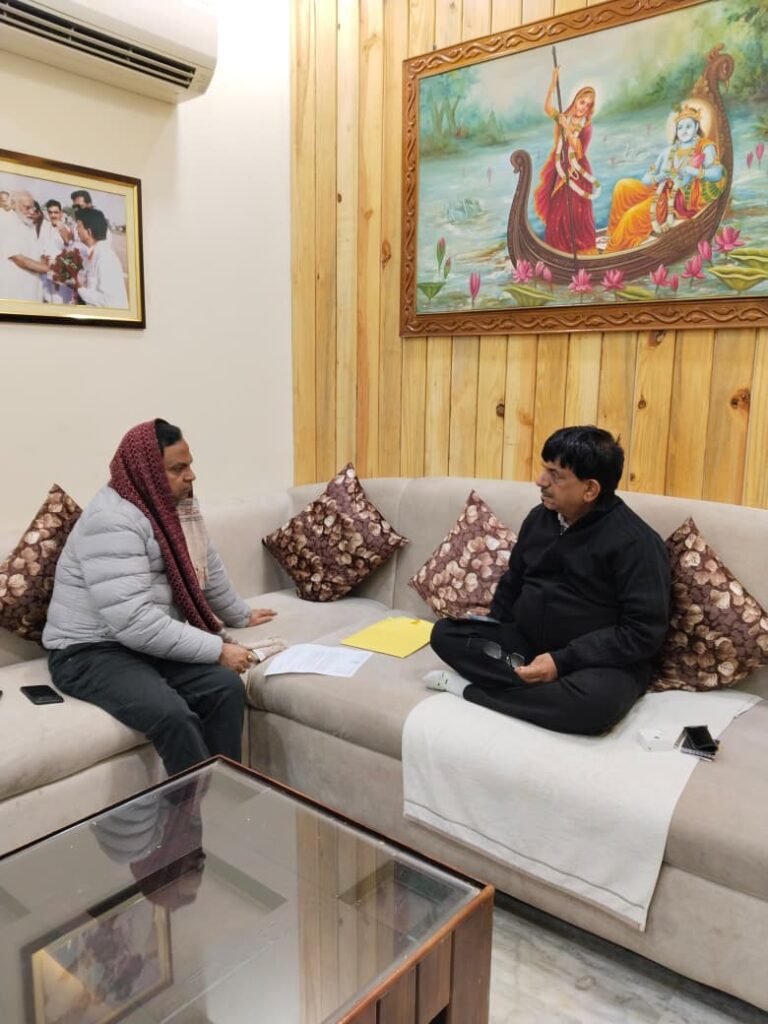 मंत्री बोले, प्रमुख मार्गों पर स्ट्रीट लाइट व पोल रिफ्लेक्टर लगाए जाए