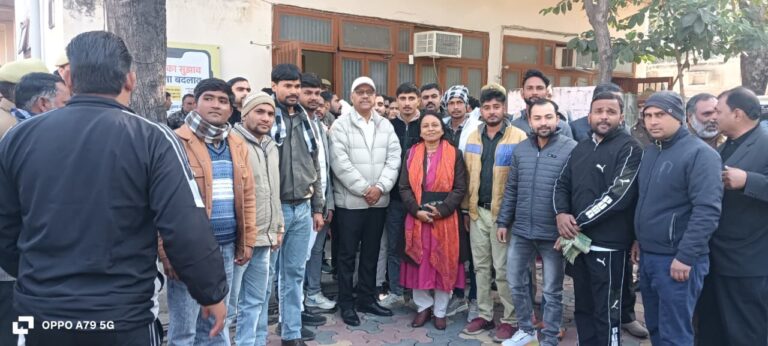 कॉप सर्वे व फार्मर रजिस्ट्री में अच्छा कार्य करने पर डीएम ने पंचायत सहायकों की प्रशंसा