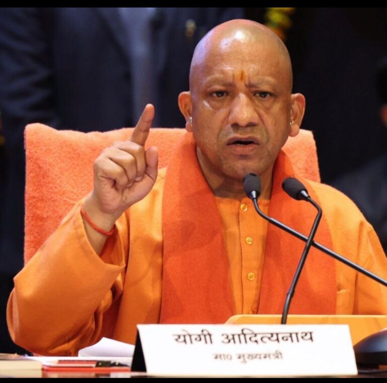 सीएम योगी बोले, समय सीमा के अंदर समस्याओं का अधिकारी करे निस्तारण, नहीं तो होगी कार्यवाही