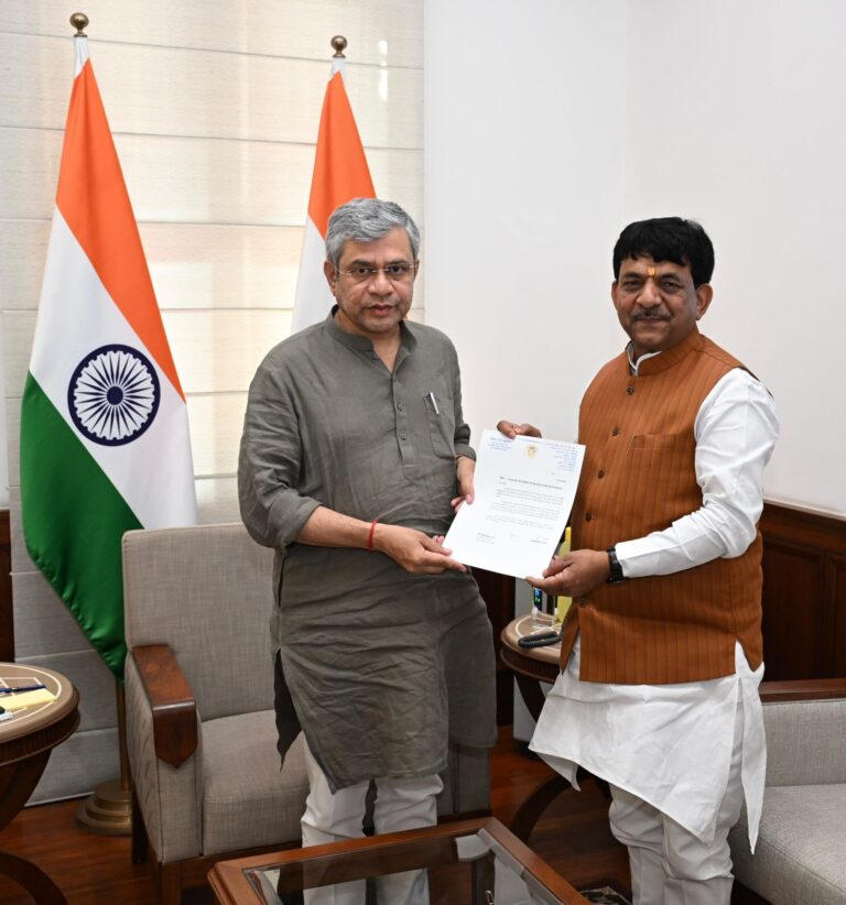 राज्यमंत्री ने पश्चिमी उत्तर प्रदेश की रेल सुविधाओं के विस्तार की पुरजोर मांग