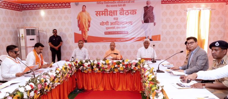 सीएम योगी ने सहारनपुर में की विकास कार्यों की समीक्षा, मां शाकुंभरी देवी मंदिर में मंत्रोच्चार के साथ की पूजा-अर्चना