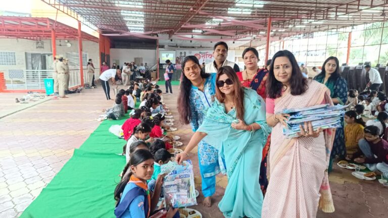 रामनवमी पर पुलिस लाइन की किया गया 151 कन्याओं का पूजन