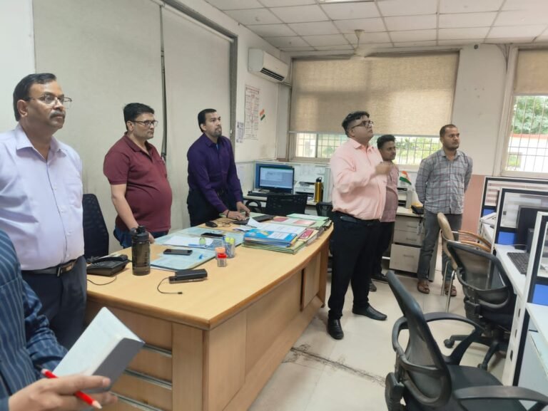 प्रबंध निदेशक ने किया ओएमएस कंट्रोल रूम का निरीक्षण, त्वरित विद्युत आपूर्ति बहाली के निर्देश