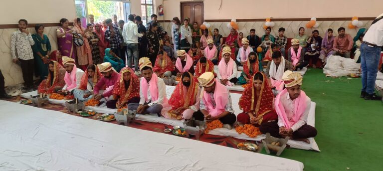 एक ही मंडप में धूमधाम से हुई 209 जोड़ों की शादी