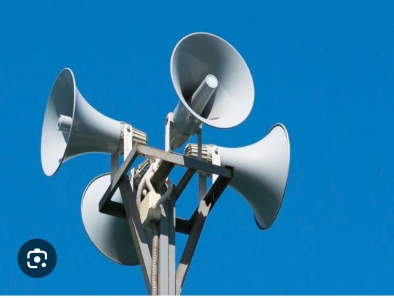 धार्मिक स्थलों से तेज आवाज में बजने वाले लाउडस्पीकर पुलिस ने उतरवाए