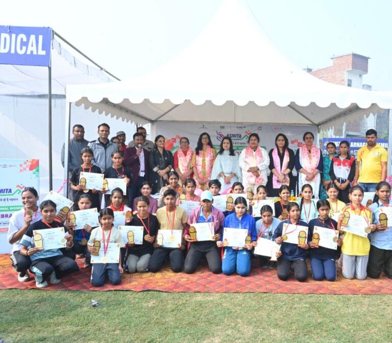 अंतरराष्ट्रीय महिला दिवस: विजेता बालिकाओं/खिलाड़ियों को ट्रॉफी, मेडल, प्रमाण पत्र देकर किया सम्मानित