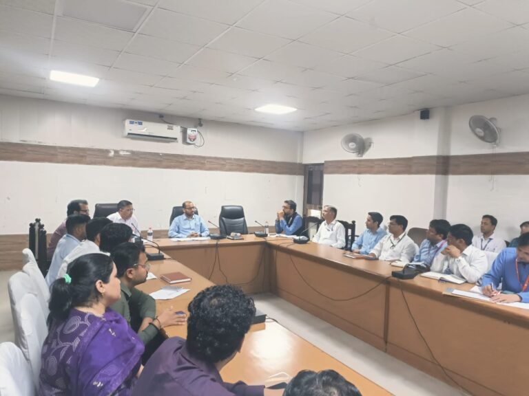 लक्ष्य के सापेक्ष कम लोन स्वीकृति होने पर सीडीओ नाराज