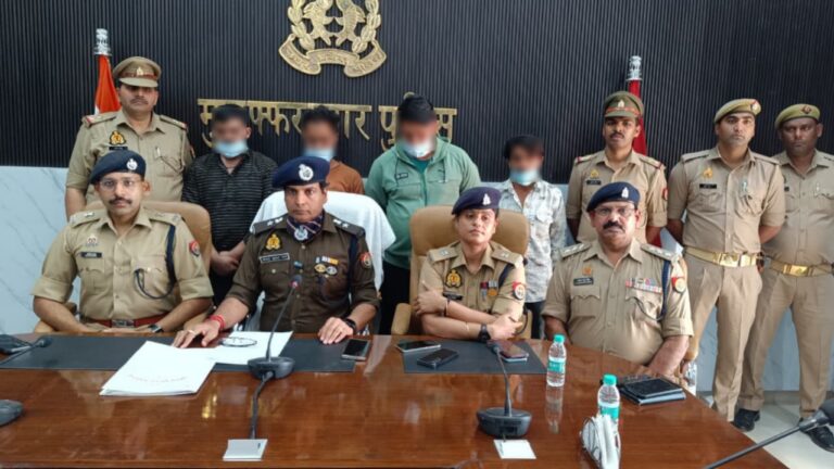 अवैध शस्त्रों की खरीद फरोख्त करने वाले चार आरोप गिरफ्तार, सात पिस्टल व अन्य सामान बरामद