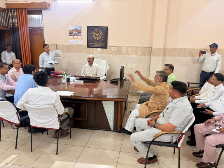 गैस रिफिल प्राप्त करने के बाद ग्रामीण क्षेत्र में 45 दिन व शहरी क्षेत्र में 25 दिन बाद बुकिंग करने का प्रावधान