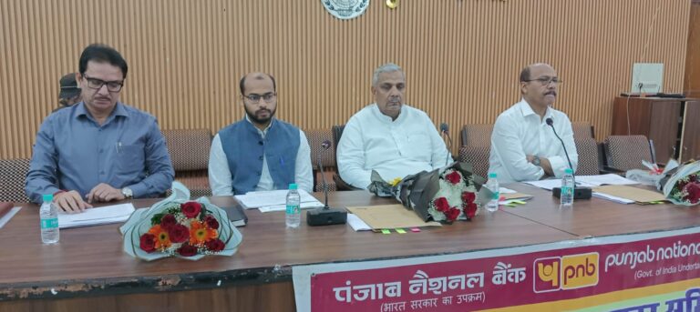 योजनाओं की प्रगति रिपोर्ट कम होने पर डीएम हुए नाराज