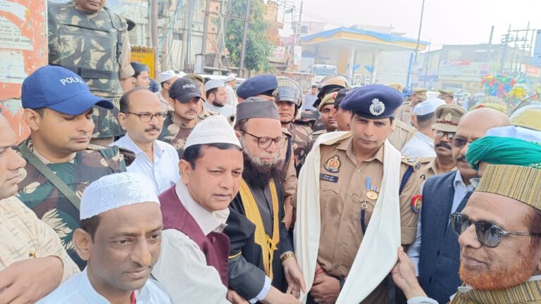 डीएम, एसएसपी ने परखी सुरक्षा व्यवस्था, लोगों को दी ईद की बधाई