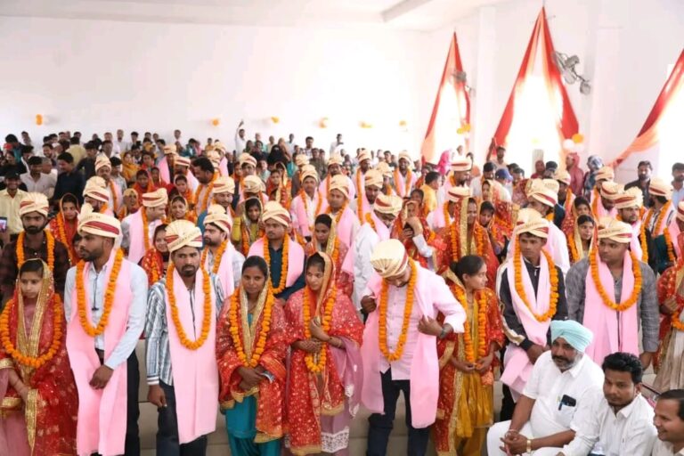 पुरकाजी में भव्य मंडप में हुई 95 जोडों की शादी