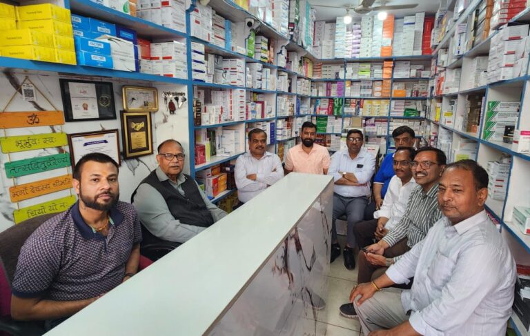 योगी सरकार के कैबिनेट मंत्री व ड्रग विभाग के उच्च अधिकारियों के समक्ष रखी जाएगी दवा व्यापारियों की समस्याएं