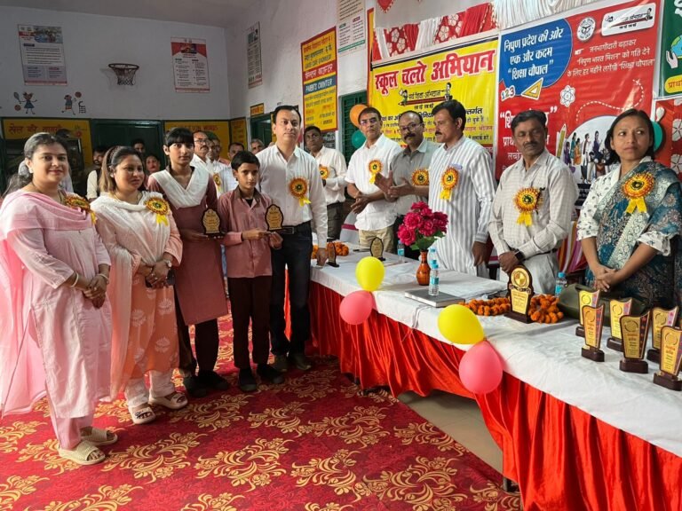 शिक्षा की चौपाल में हुआ उत्कृष्ट विद्यार्थियों व शिक्षकों का  सम्मान