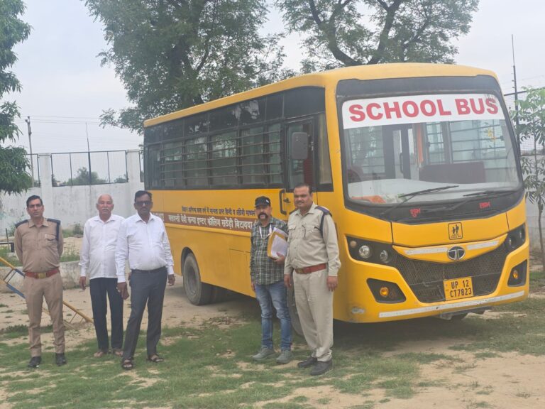 तीन स्कूलों के 58 वाहनों की परिवहन विभाग की टीम ने की जांच पडताल