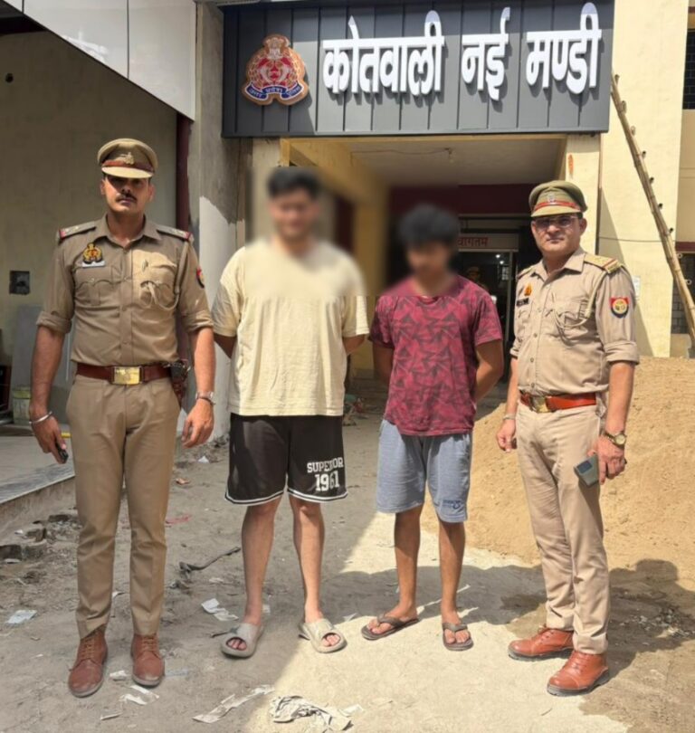महिलाओं से छेड़छाड़ करने वाले दो लोगों को पुलिस ने पकड़ा