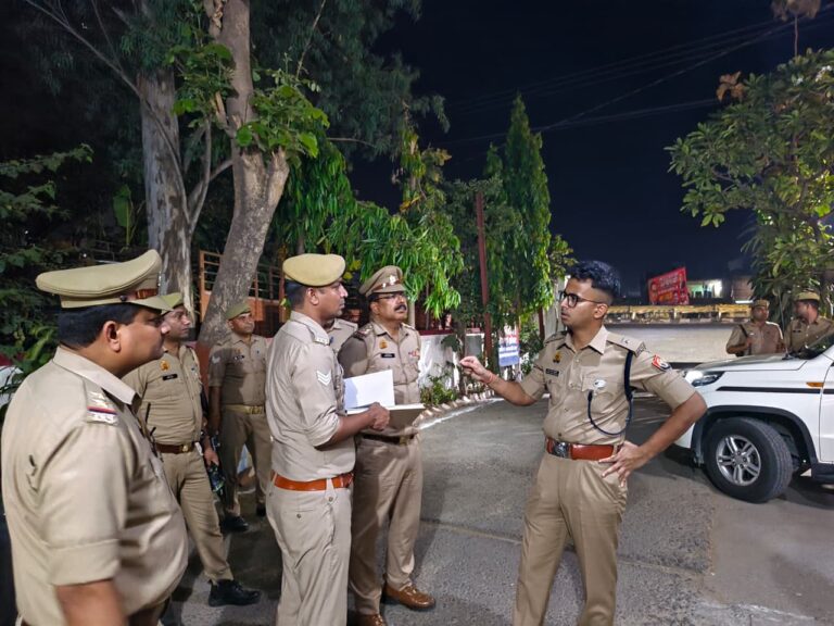 अचानक निरीक्षण को मीरापुर और रामराज थाने पहुंचे एसपी ग्रामीण