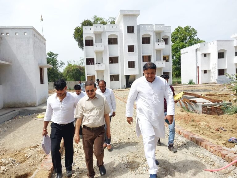  निर्माणाधीन सामुदायिक स्वास्थ्य केंद्र रोहाना का निरीक्षण