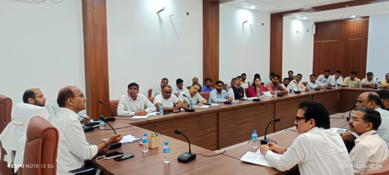 डीएम बोले, पीएम सूर्य घर के लिए अतिशीघ्र दे लोन, उपभोक्ताओं को बैंक के चक्कर लगवाए तो होगी कार्रवाई