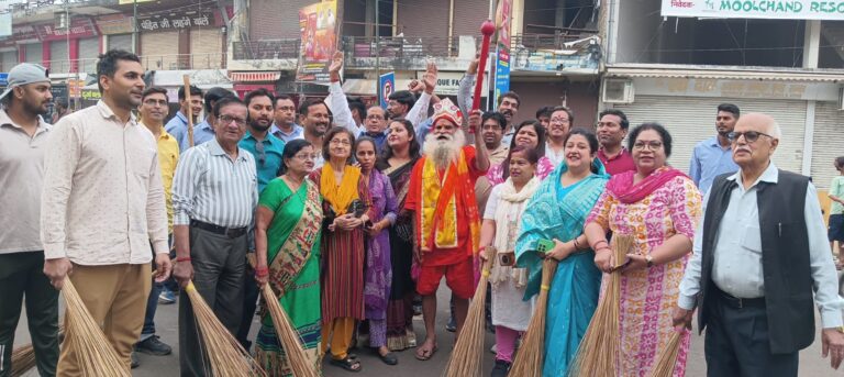 श्री बालाजी की शोभायात्रा के बाद अफसरों ने संभाली सफाई की कमान