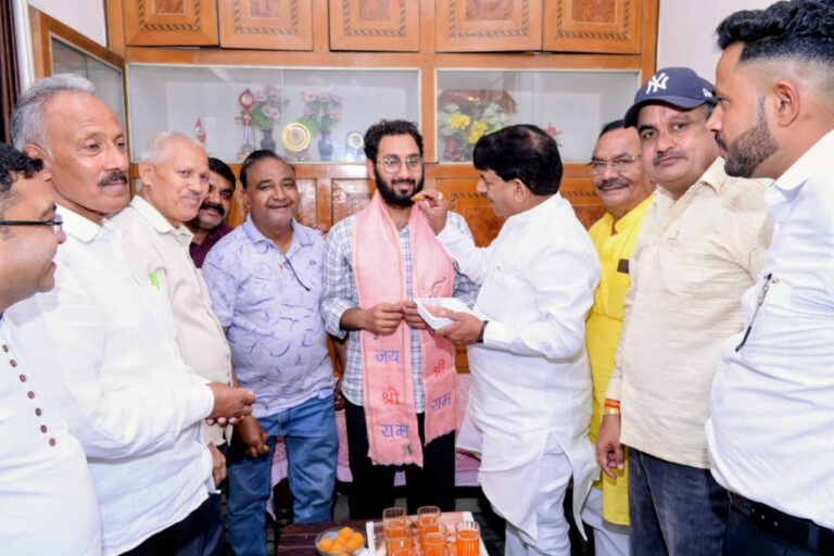 पीसीएस में सफलता पाने वाले मेधावी प्रतिभाओं को मंत्री ने किया सम्मानित