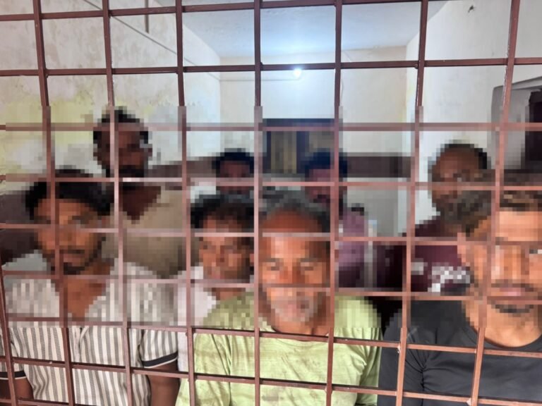 दो पक्षों में मारपीट, आठ लोग गिरफ्तार