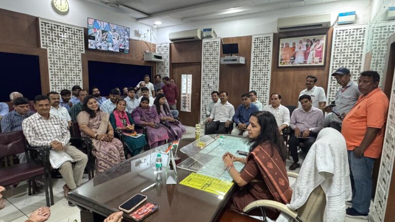 सीएम योगी आदित्यनाथ के स्वागत को नगर पालिका ने सभी तैयारियां की पूर्ण, चेयरपर्सन ने अधिकारी और कर्मचारियों के साथ की बैठक