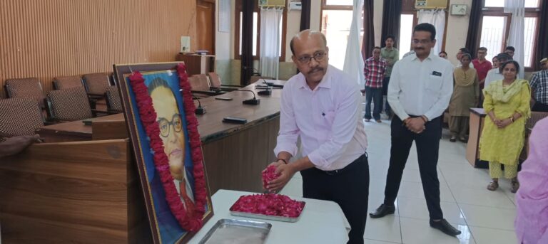 डॉ भीमराव अंबेडकर की जयंती पर जिला पंचायत सभागार में किया गया आयोजन
