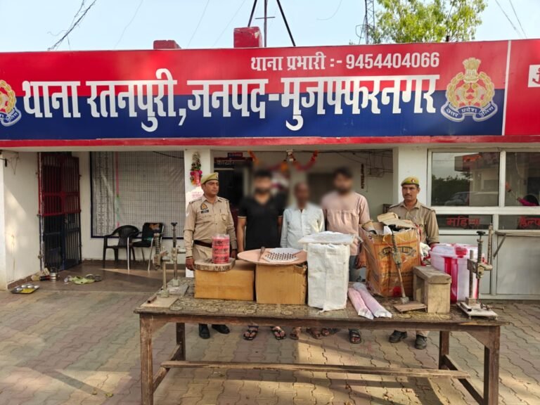 पटाखों का अवैध निर्माण व भंडारण करने पर तीन आरोपी गिरफ्तार