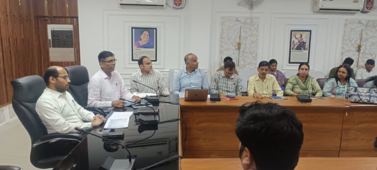 दानवीरों से दान और किसानों से क्रय किया जाएगा 77800 कुन्तल भूसा