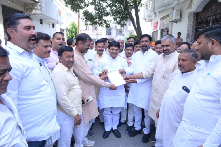 राज्यमंत्री और कैबिनेट मंत्री से मिला ग्राम प्रधानों का प्रतिनिधिमंडल, समय पर चुनाव कराने या फिर कार्यकाल बढाने की मांग